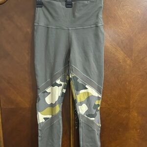 Aerie Gray Camo Panel Leggings